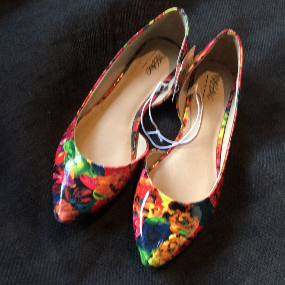 NWT Kendall Floral Bright SlipOn pointed toe shoes